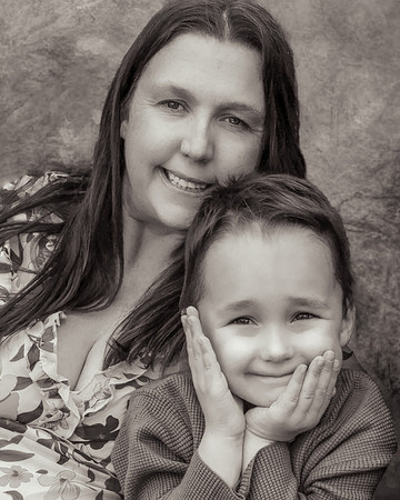 lessconstrastandersandMommy
